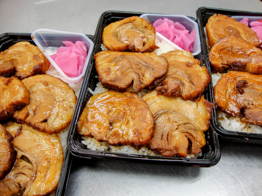 としまや弁当 奈良輪店の様子